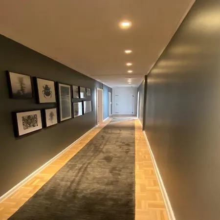 Spacious Luxury In The Center Of *